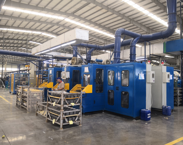 Línea de montaje de baterías para auto .jpg